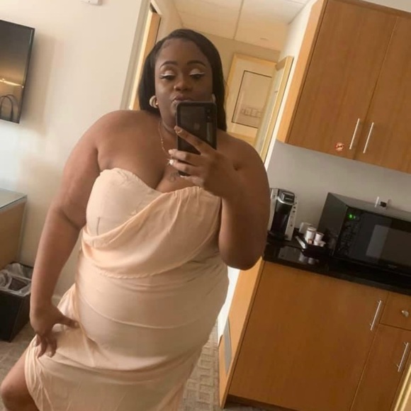 Plus size nude cup detail chiffon drape bodycon dress - Picture 4 of 5